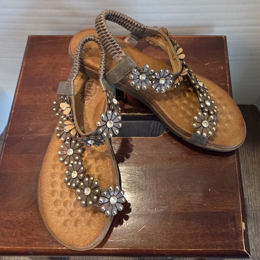Patrizia Women's Brown Floral Sandals - Picture 2 of 11